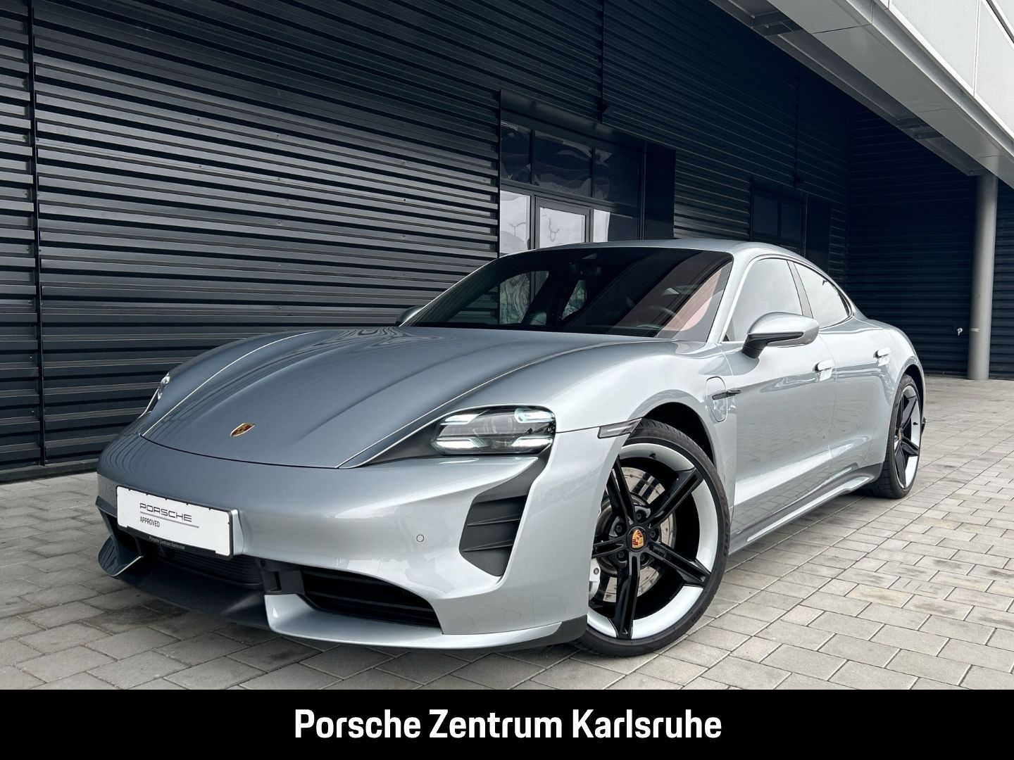 Porsche Taycan Turbo PDCC SportDesign InnoDrive 21-Zoll